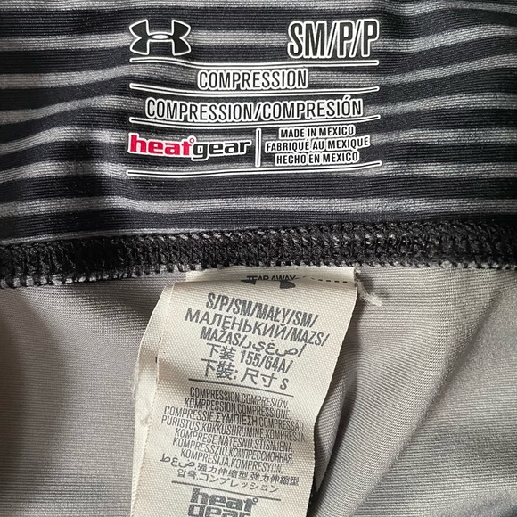 Under Armour Black‎ and Gray Capri Heat Gear Compression Leggings sz small - Picture 2 of 6